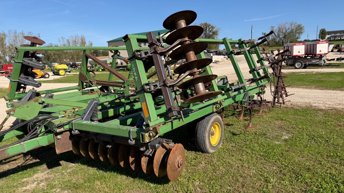 John Deere 724