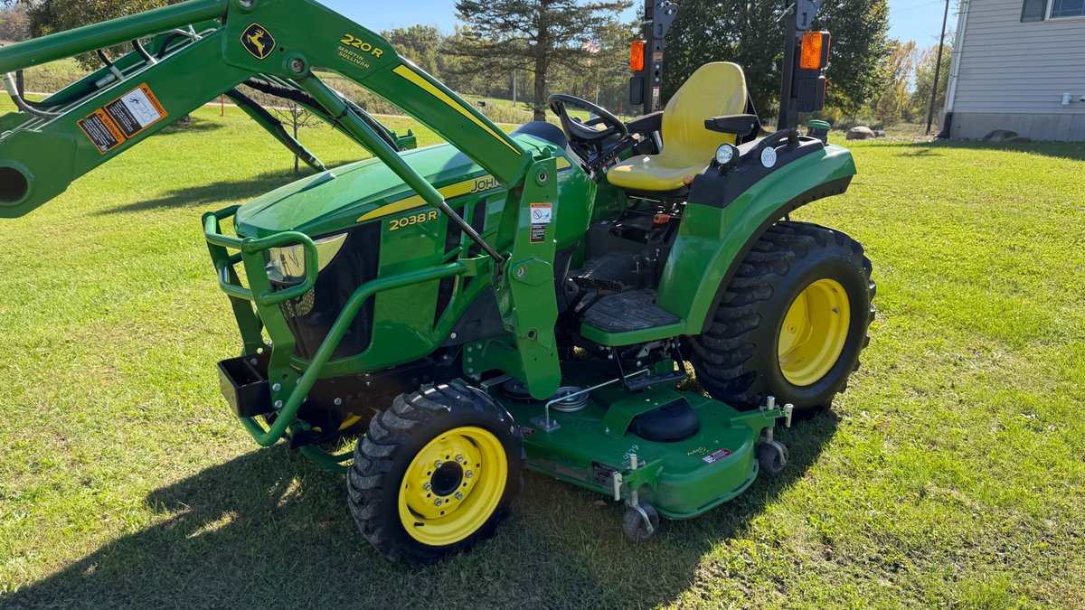 2017 John Deere 2038R
