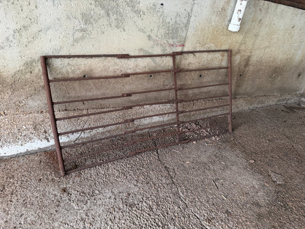 Gates, Feeders, Drop Feedline - Wiring Does Not Go - Room Contents Lot - Item Location: Farrowing Building: Room E – 7826 E Ave, Arlington, Iowa 50606