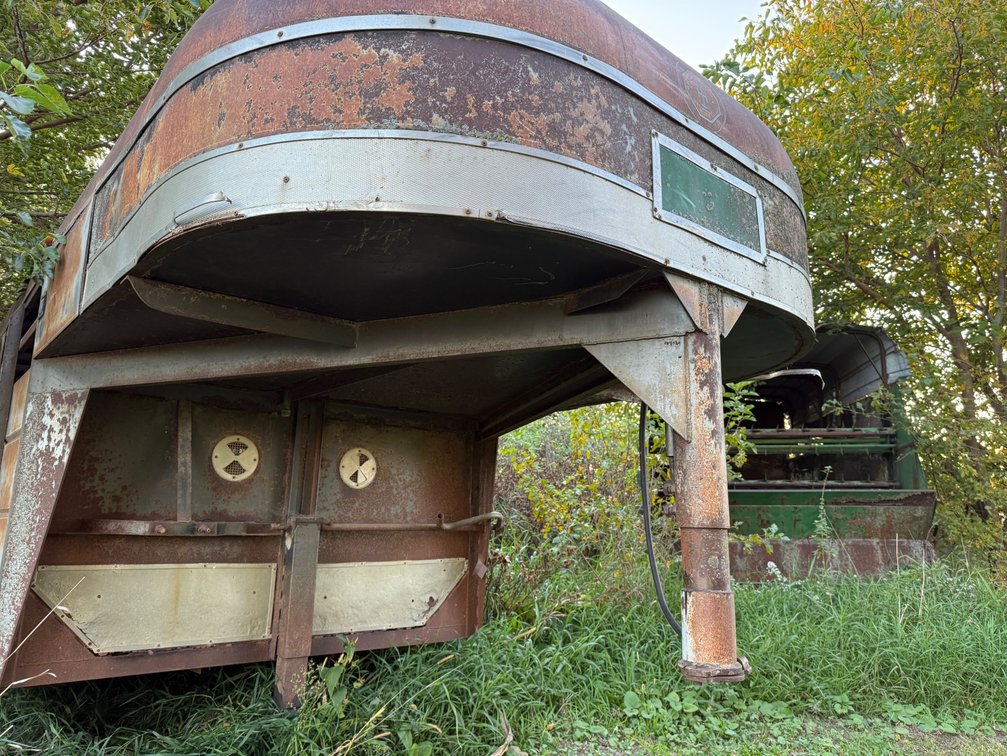 18’ Gooseneck Livestock Trailer - Item Location: 9575 B Ave, Arlington, Iowa