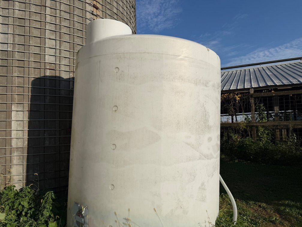 QLF 2800 Gallon Tank - Item Location: 9575 B Ave, Arlington, Iowa