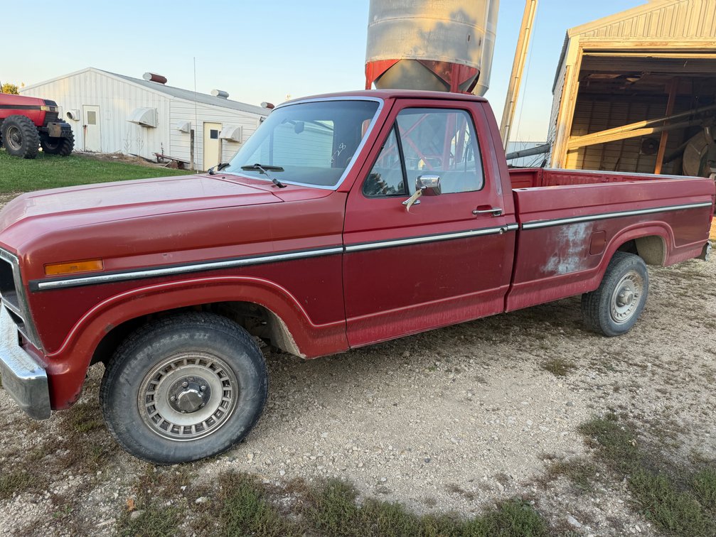 1985 Ford F150 XLT Gas Pickup - Location: Outside – 7826 E Ave, Arlington, Iowa 50606