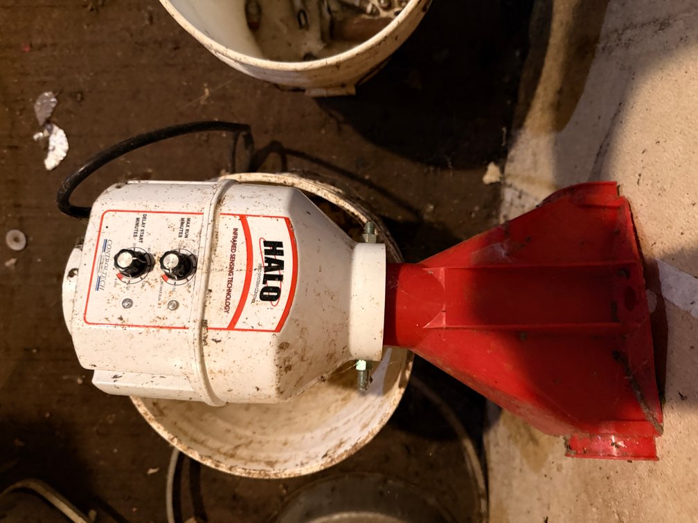 Halo Feed Control - 6 Months Old - Item Location: Breezeway to Room B – 7826 E Ave, Arlington, Iowa 50606