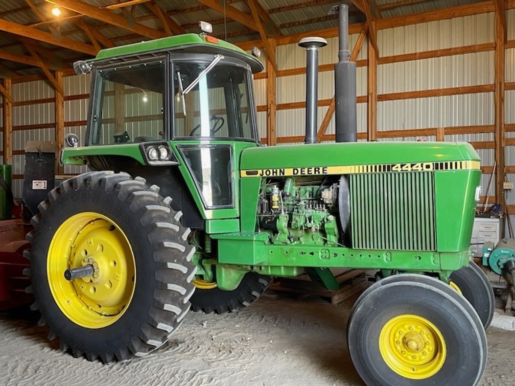 John Deere 4440