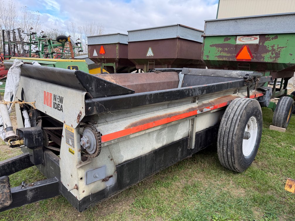 New Idea spreader