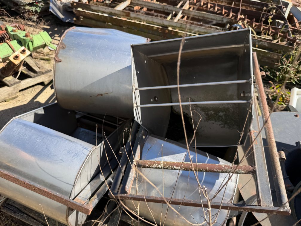 Stainless Feeder Lot - Item Location: Outside – 7826 E Ave, Arlington, Iowa 50606