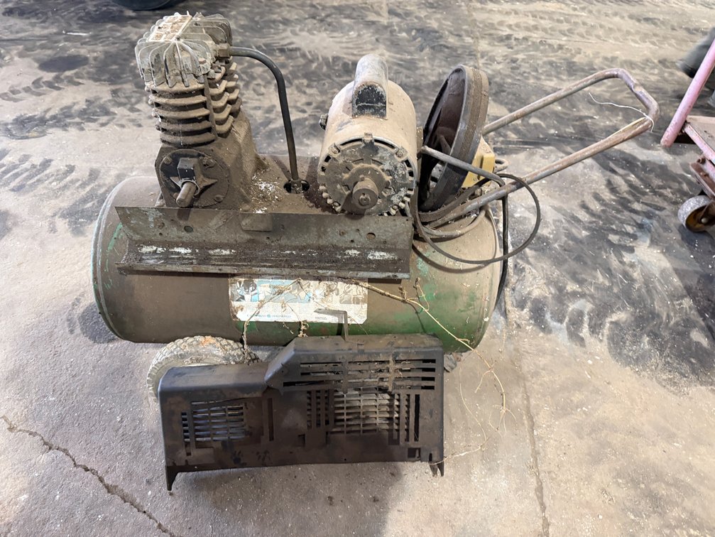 Campbell Hausfield Air Compressor, Needs Work - Item Location: Machine Shed – 7826 E Ave, Arlington, Iowa 50606