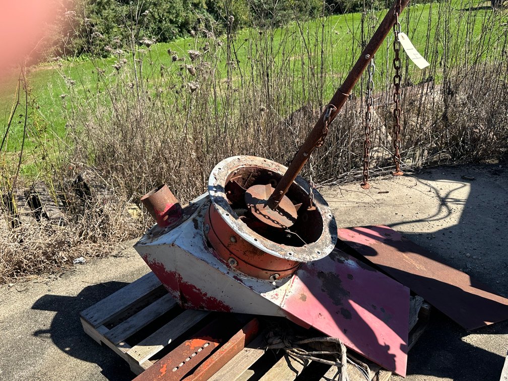 Bulk Bin Agitator - Item Location: Outside – 7826 E Ave, Arlington, Iowa 50606