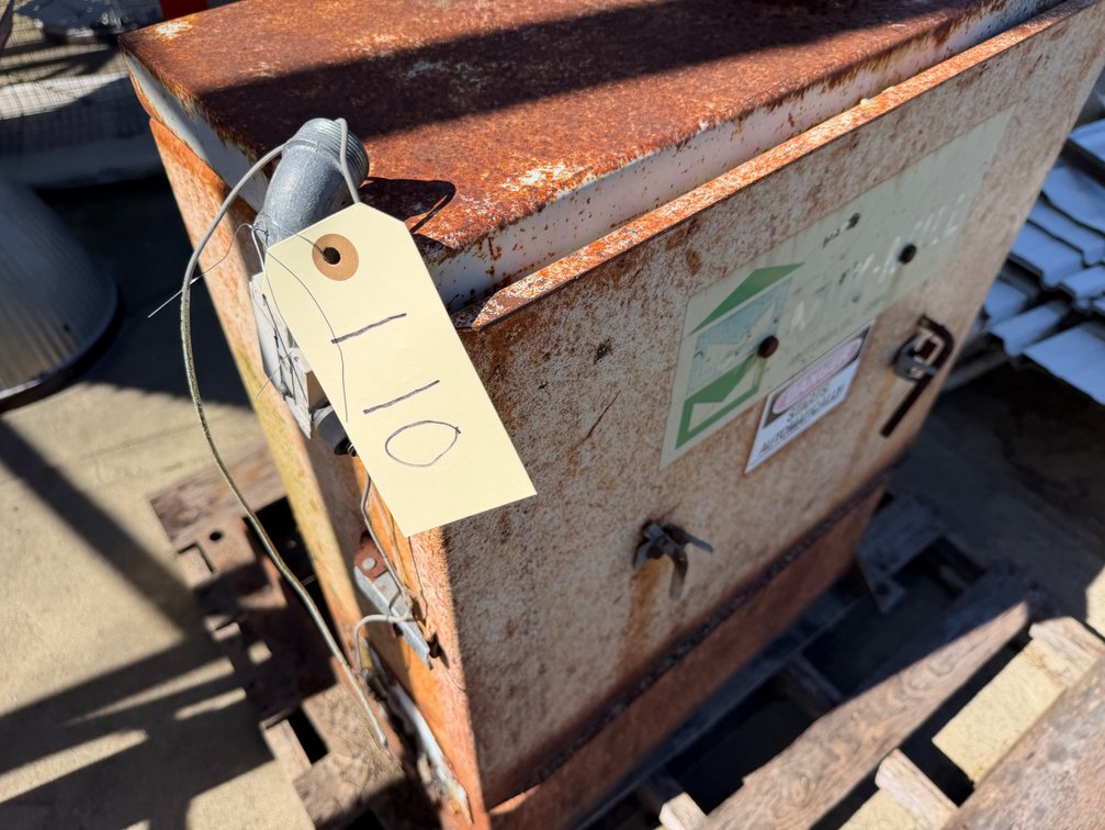 Automatic Grinder Mixer - Item Location: East Building – 7826 E Ave, Arlington, Iowa 50606