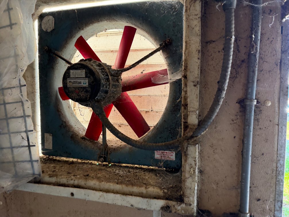 2 Fans W/Controller - Item Location: Farrowing Building: Room B – 7826 E Ave, Arlington, Iowa 50606