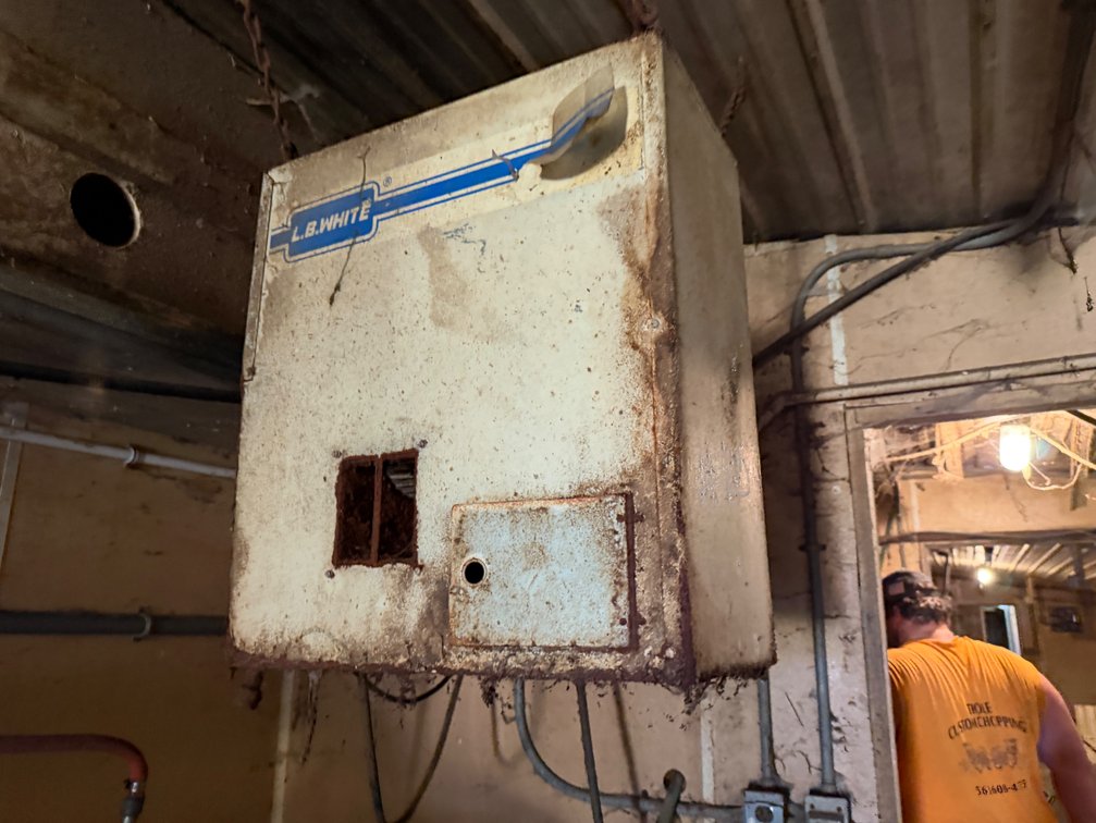 LB White Heater - 60,000 BTU - Item Location: Farrowing Building: Room B – 7826 E Ave, Arlington, Iowa 50606
