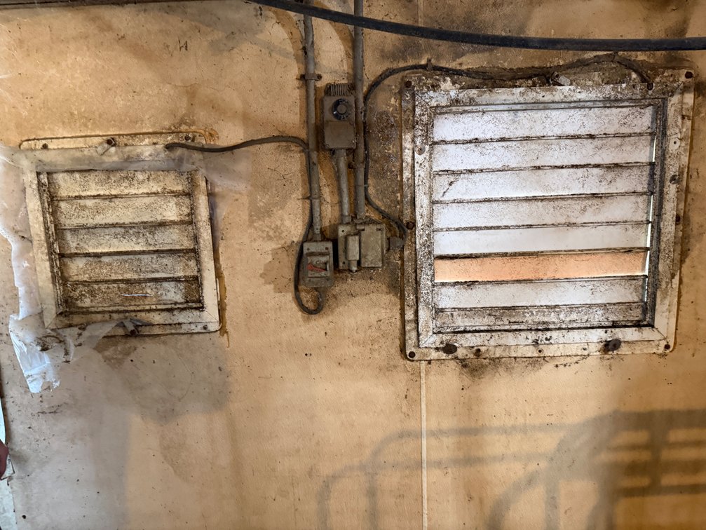 2-Fans (NW FANS ONLY) - Item Location: Farrowing Building: Room C – 7826 E Ave, Arlington, Iowa 50606