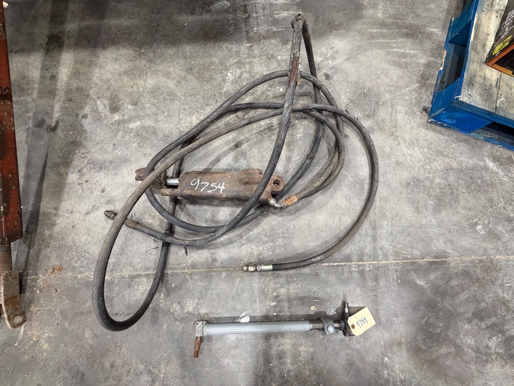 John Deere 10,20,30 series tractor tie rod assembly and John Deere 1010,2010,3010,4010,5010, and early 20 series John Deere hydraulic cylinder