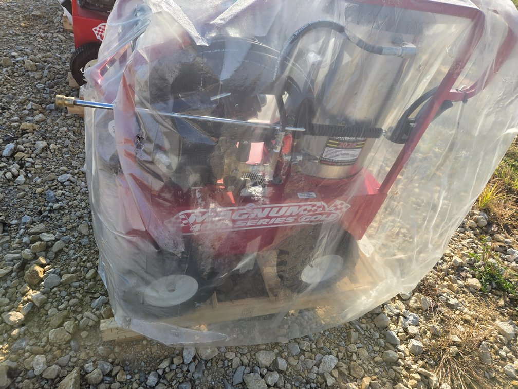 Easy Kleen Magnum 4000 Series Gold Pressure Washer.
