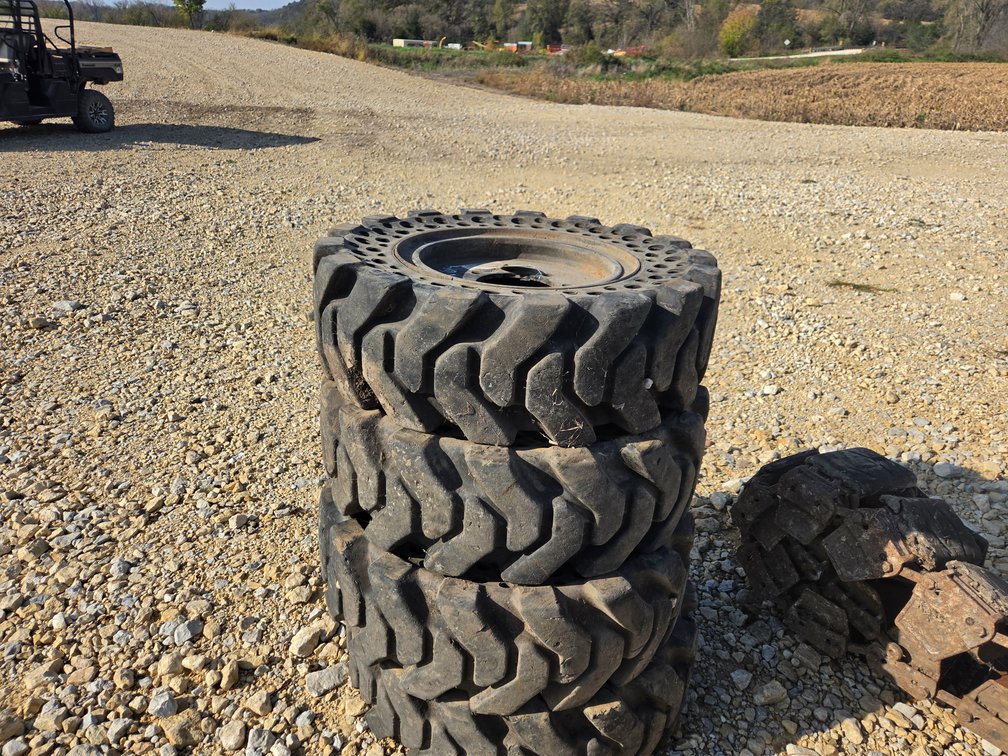 McLaren hard skidloader tires.