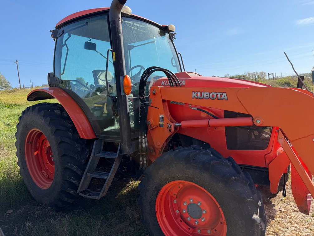 Kubota m110GX with loader