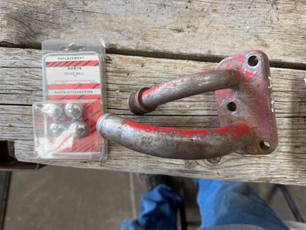 Farmall 400, 450 Fast-Hitch Connector & 400-560 - Item Location: Joel's Tractors and Auction, LLC-33587 Hwy. 13 -Strawberry Point - IA - 52076