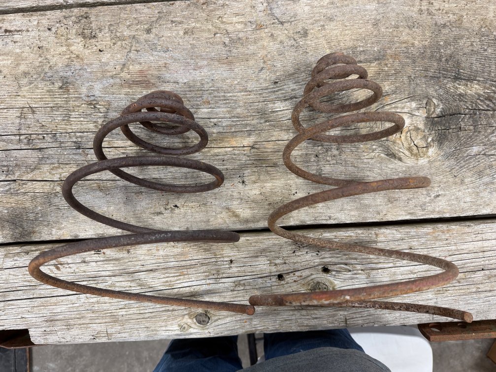 2 Farmall C-Super C- H-M Tractor Seat Coil Springs - Item Location: Joel's Tractors and Auction, LLC-33587 Hwy. 13 -Strawberry Point - IA - 52076