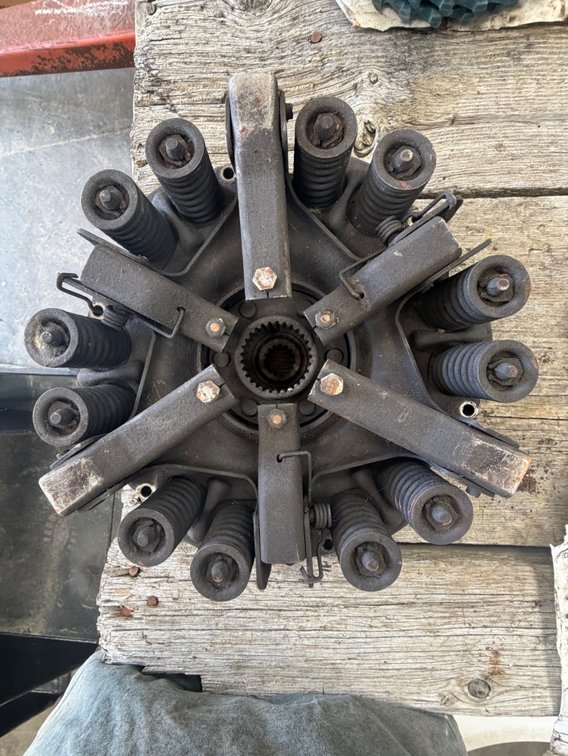Ford 800, 860, 801 Live Power Clutch - Item Location: Joel's Tractors and Auction, LLC-33587 Hwy. 13 -Strawberry Point - IA - 52076