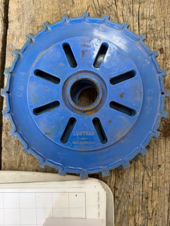 4 IH C8-24 Lustran Planter Plates- 2 Cast-Iron H2709B & 6 H1266B - Item Location: Joel's Tractors and Auction, LLC-33587 Hwy. 13 -Strawberry Point - IA - 52076