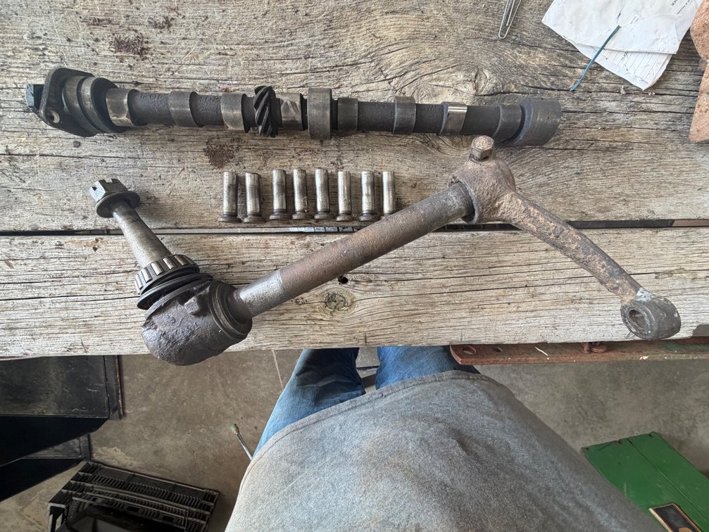 MF TO35, 30, 35 Z134 Camshaft & TO30, TO20 Ferguson Spindle - Item Location: Joel's Tractors and Auction, LLC-33587 Hwy. 13 -Strawberry Point - IA - 52076