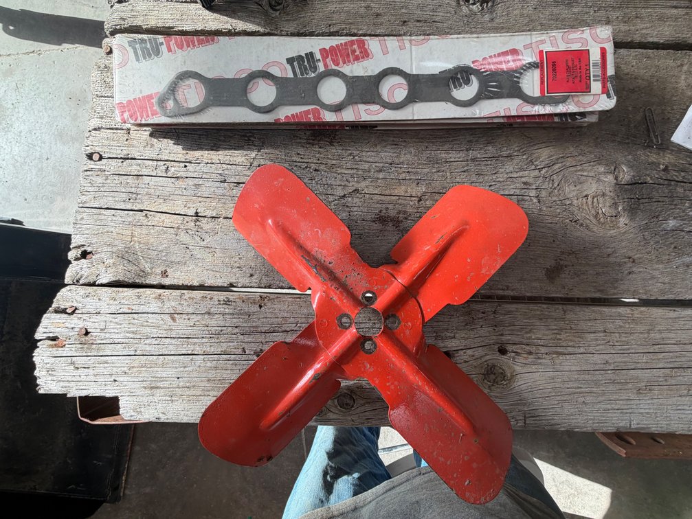 Allis Chalmers Fan Blade & 5 Manifold Gaskets - Item Location: Joel's Tractors and Auction, LLC-33587 Hwy. 13 -Strawberry Point - IA - 52076