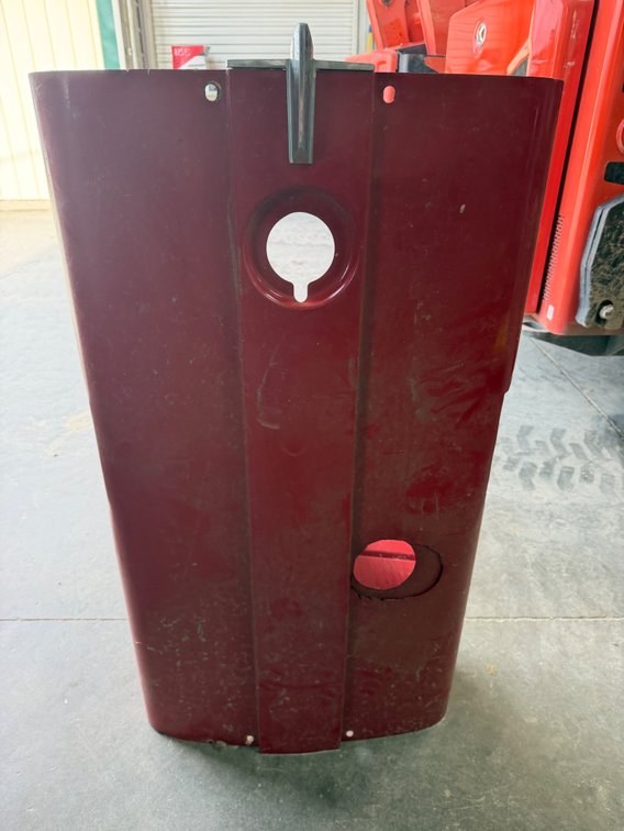 IH Front Hood Section For 460-560-660 - Item Location: Joel's Tractors and Auction, LLC-33587 Hwy. 13 -Strawberry Point - IA - 52076