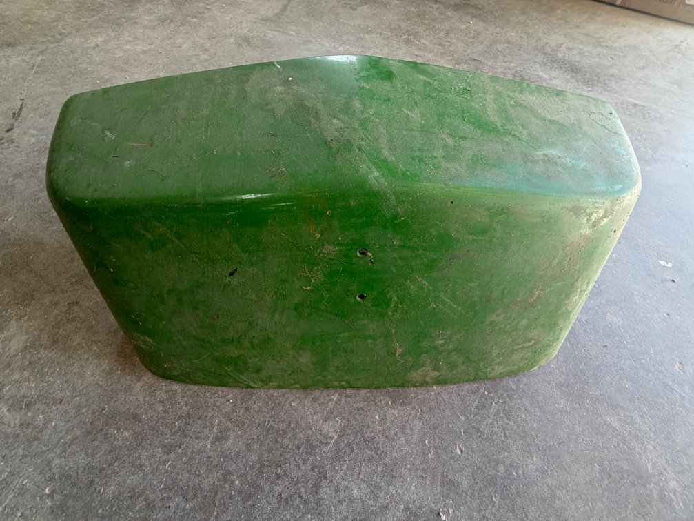 John Deere 2440 & 2640 Nose Cone - Item Location: Joel's Tractors and Auction, LLC-33587 Hwy. 13 -Strawberry Point - IA - 52076