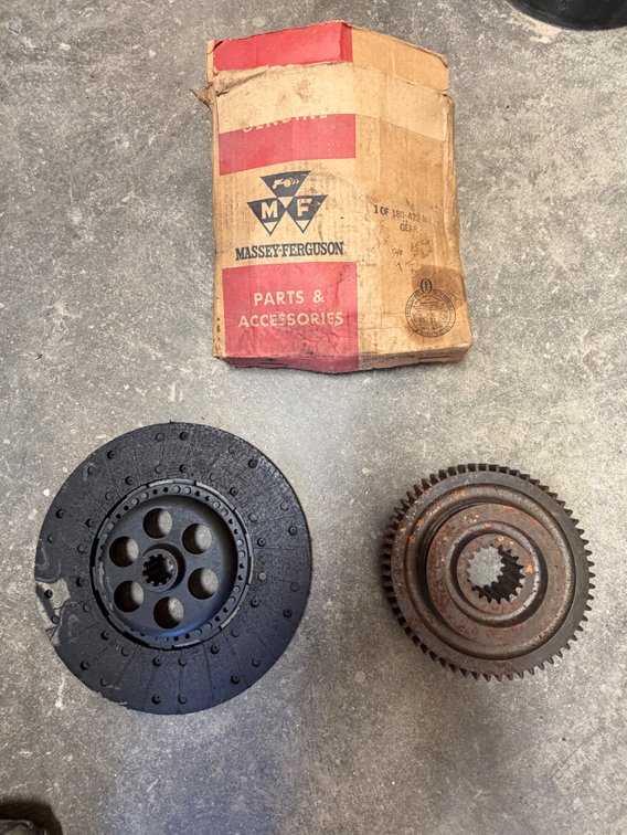 MF Live Power Clutch & "50" Transmission Gear - Item Location: Joel's Tractors and Auction, LLC-33587 Hwy. 13 -Strawberry Point - IA - 52076