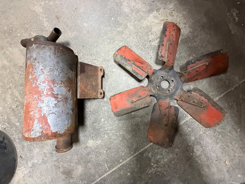 Massey Harris 20, 22 Hydraulic Reservoir Tank & 22, 20 Six-Blade Fan - Item Location: Joel's Tractors and Auction, LLC-33587 Hwy. 13 -Strawberry Point - IA - 52076