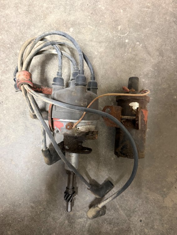Original Ford NAA-Jubilee-600 Distributor & Coil - Item Location: Joel's Tractors and Auction, LLC-33587 Hwy. 13 -Strawberry Point - IA - 52076