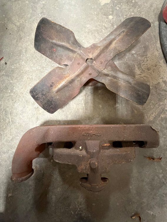 Ford 9N-2N-8N Fan & Manifold - Item Location: Joel's Tractors and Auction, LLC-33587 Hwy. 13 -Strawberry Point - IA - 52076