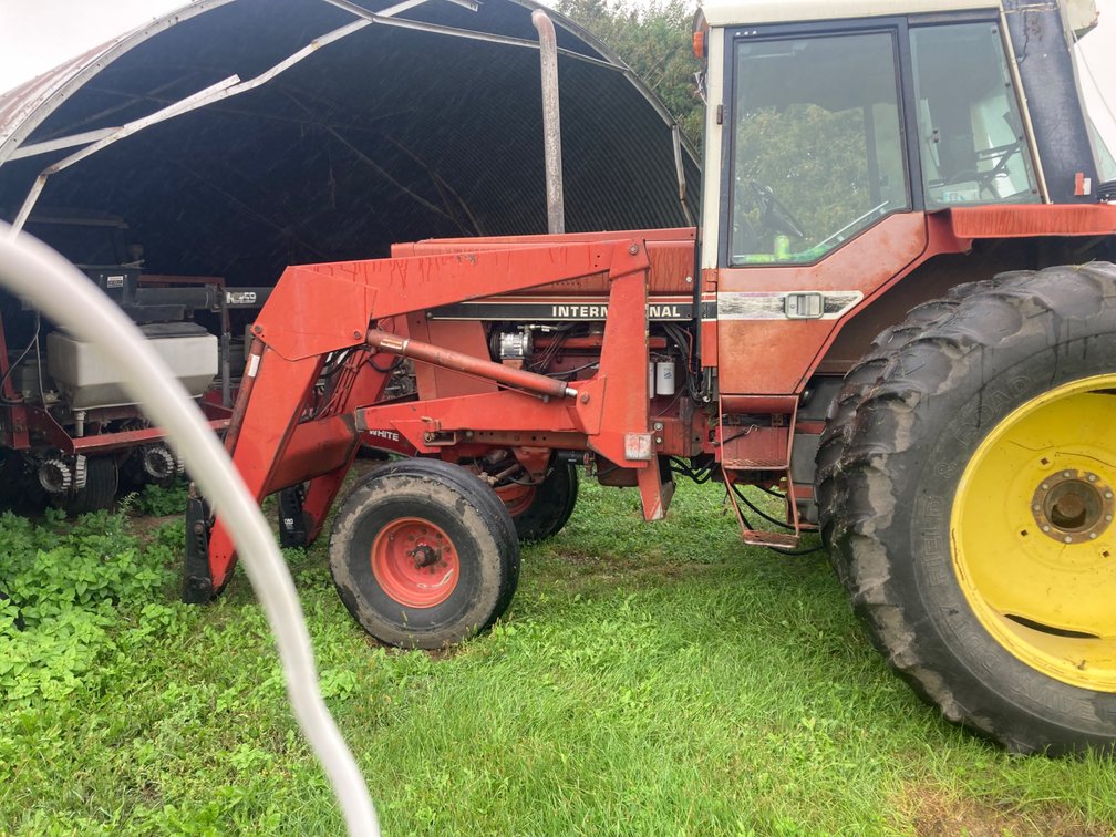 International Harvester 1086 Tractor with International 2250 Loader - Item Location: Waukon, Iowa (More info to come)