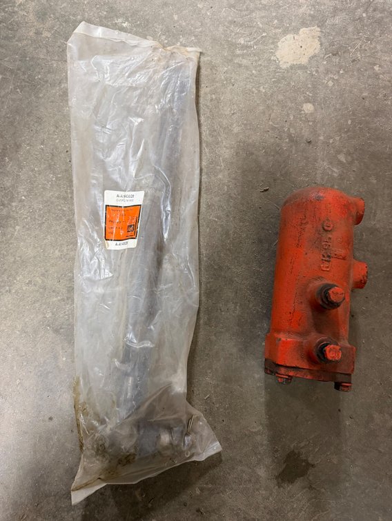 Case 600-611B Tractor Water Filter Canister and NOS Case Outer Tie Rod for 70 Series - Item Location: Joel's Tractors and Auction, LLC-33587 Hwy. 13 -Strawberry Point - IA - 52076