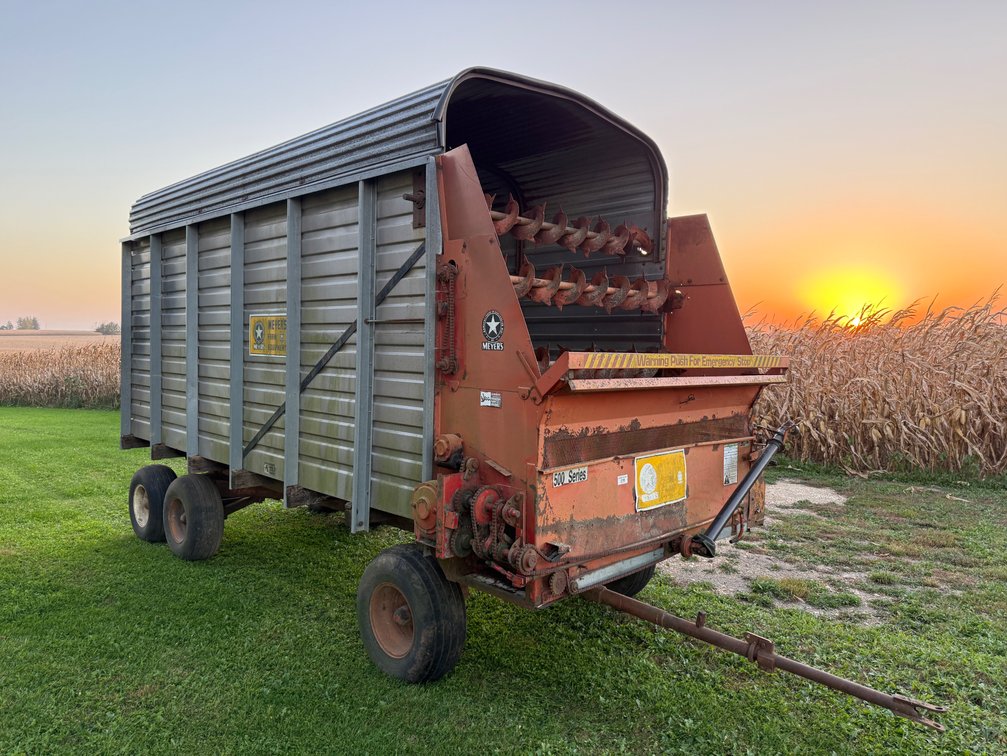 Meyer 18’ Chopper Box with Heider Tandem Gear - Item Location: 9575 B Ave, Arlington, Iowa