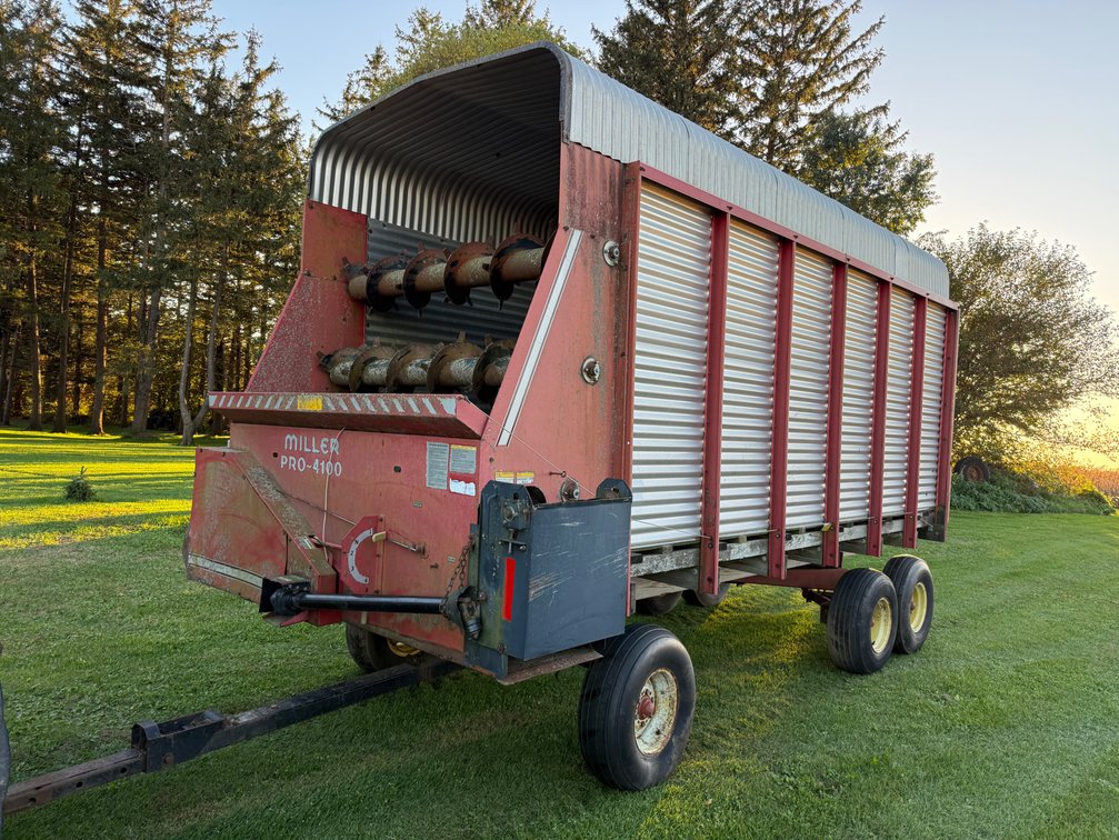 Miller Pro 4100 18’ Chopper Box with Tandem Gear -