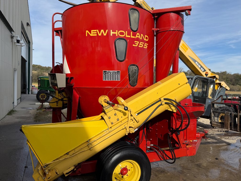 New Holland 355 mixer mill