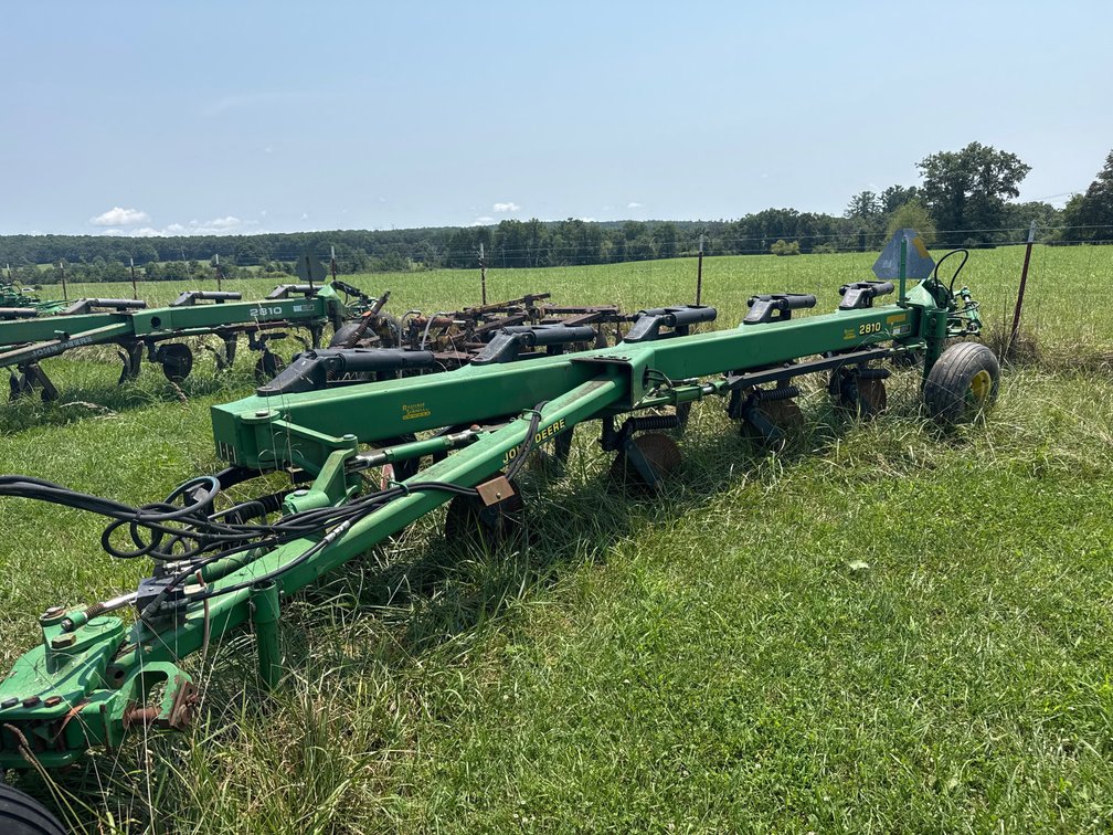 John Deere 2810 5 Bottom Plow