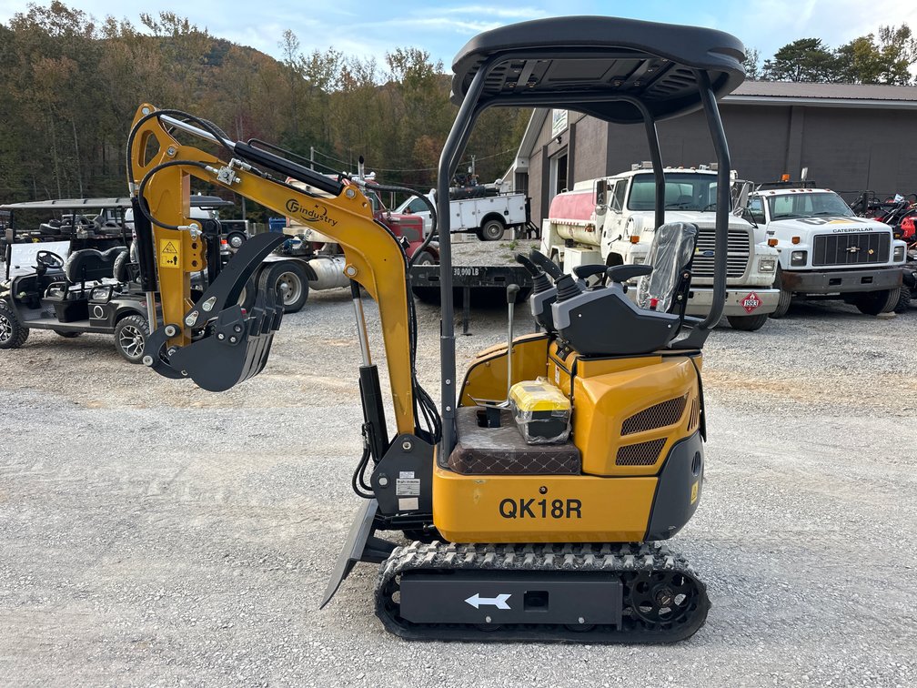 New AGT QK18R mini excavator