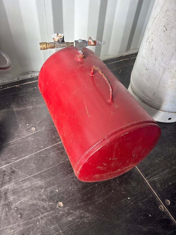 Portable air tank