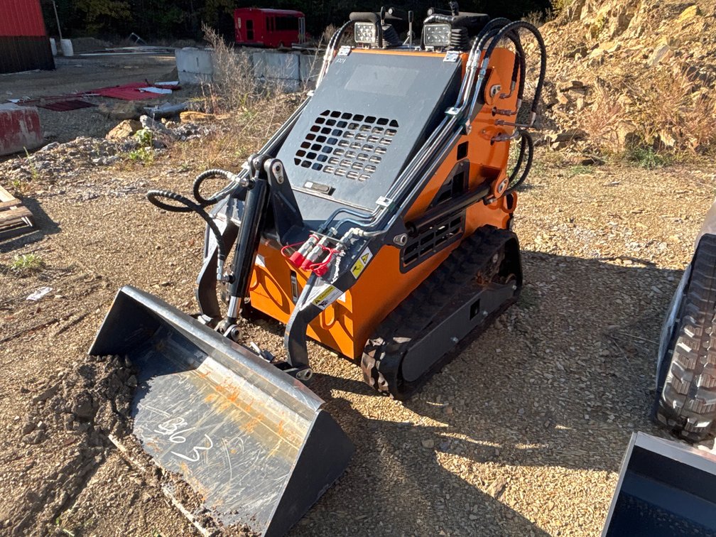 Mini skid loader