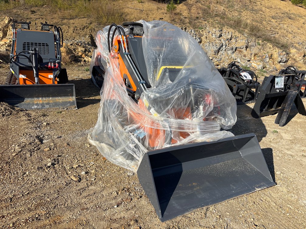 Mini skid loader