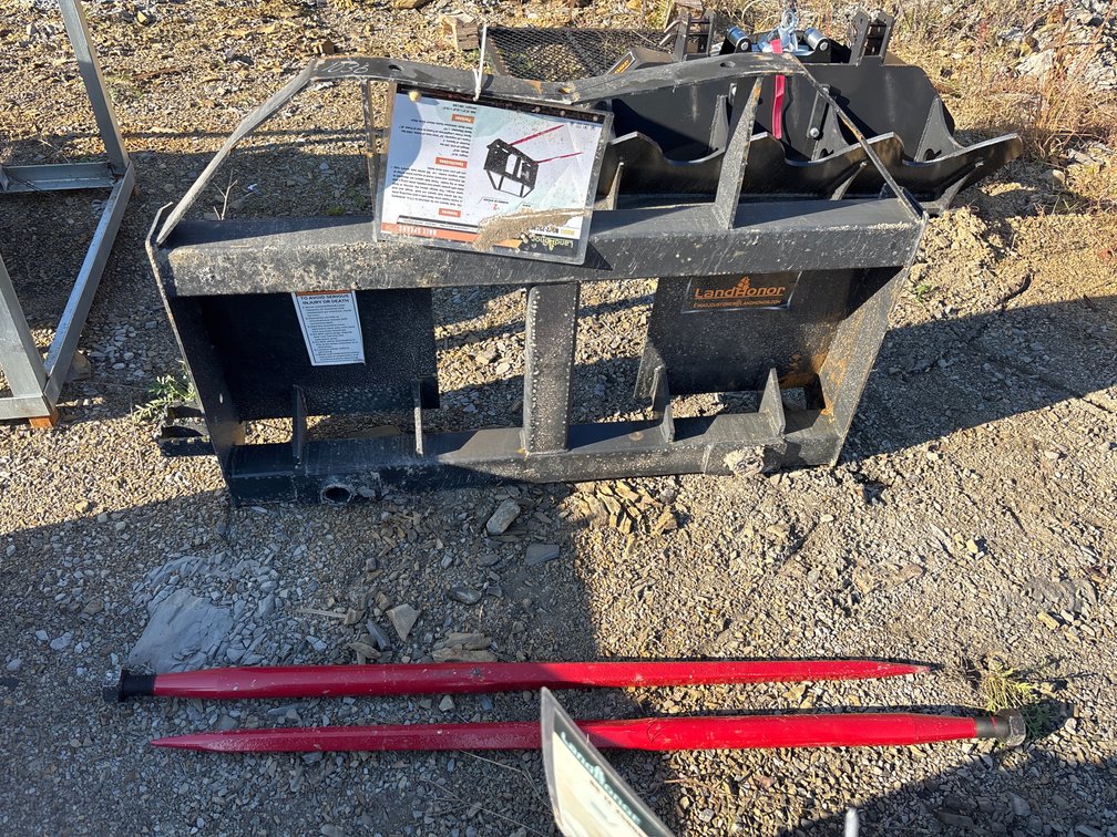 Quick attach bale spears