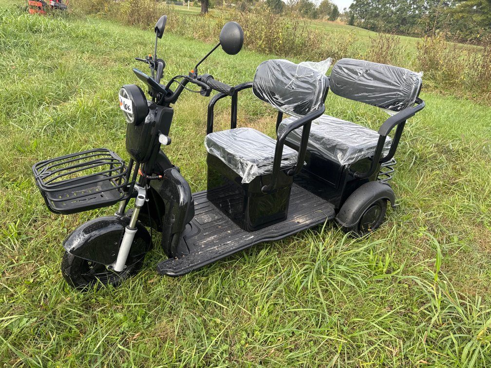 MGC40Electric mini golf cart 3 wheeled 2 seater