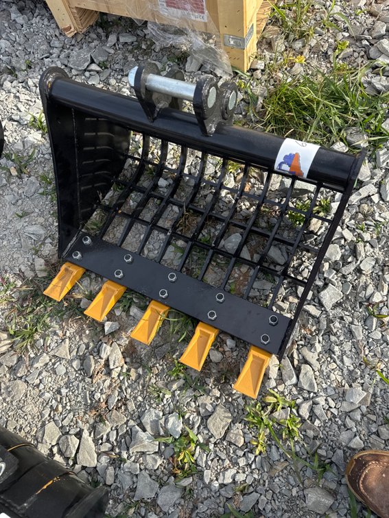 Mini ex screening bucket with teeth