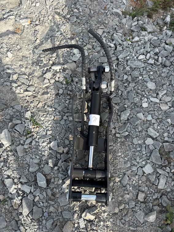 Mini ex hydraulic thumb