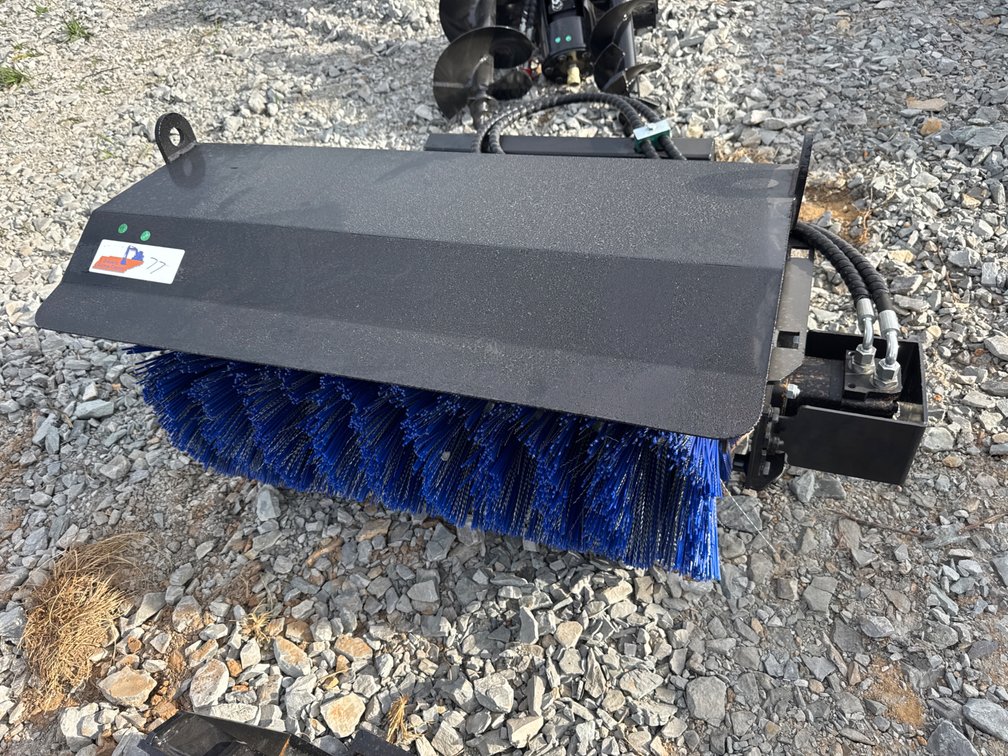 Mini skid steer hydraulic broom