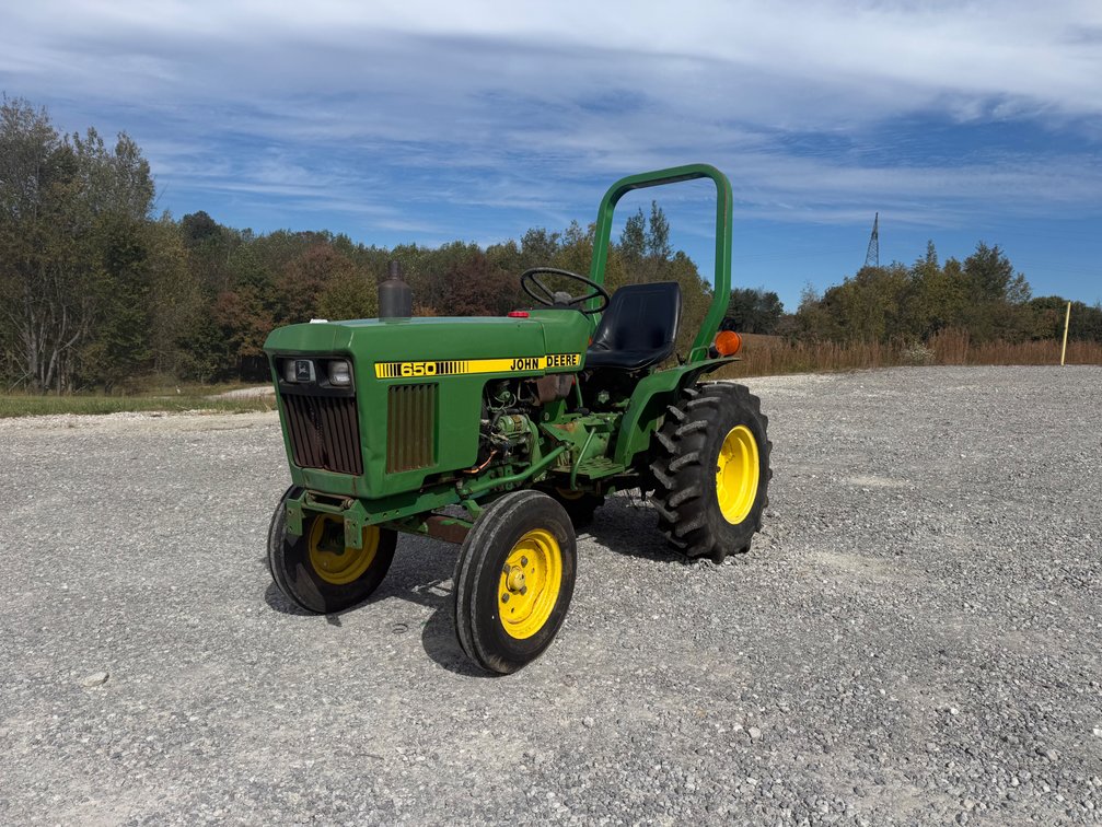 John deere 650 farm tractor