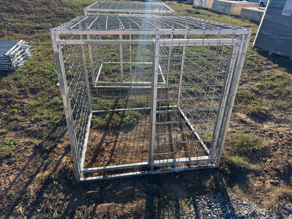 Livestock transporter with slider door