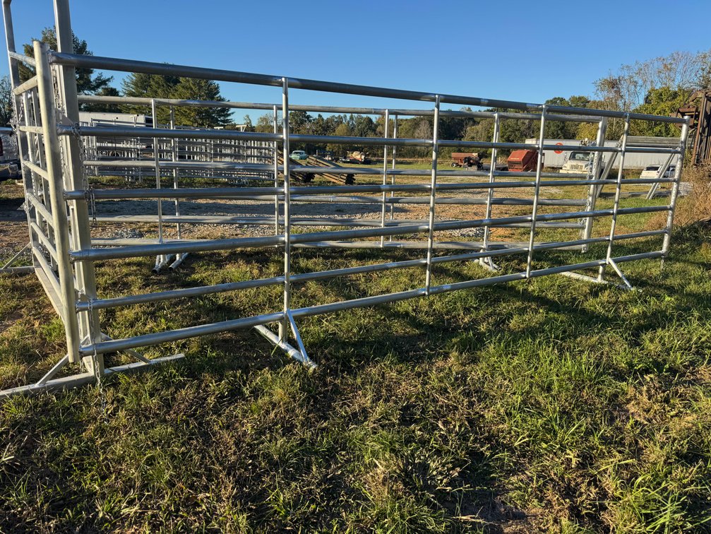 20ft free standing panel with chains
